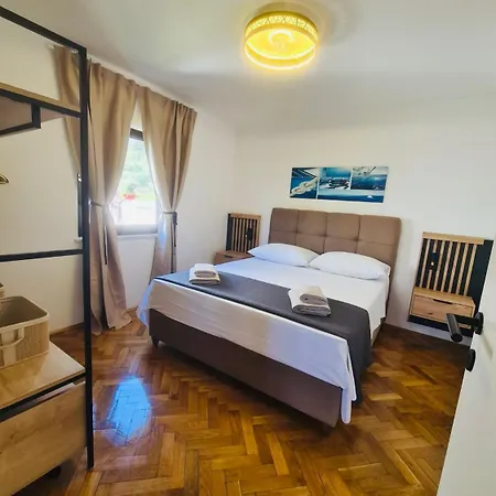 Holiday home Mia Okrug Gornji