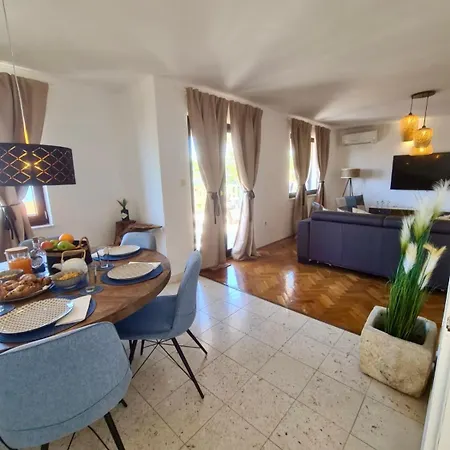 Holiday home Mia *