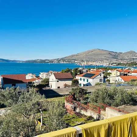 Holiday home Mia