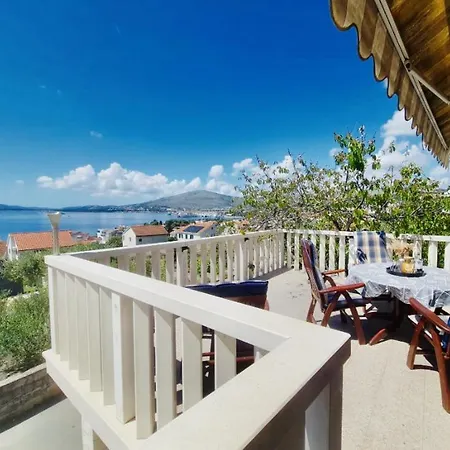 Holiday home Mia Okrug Gornji
